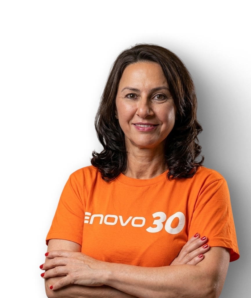 Emilia Frare vestindo camiseta laranja